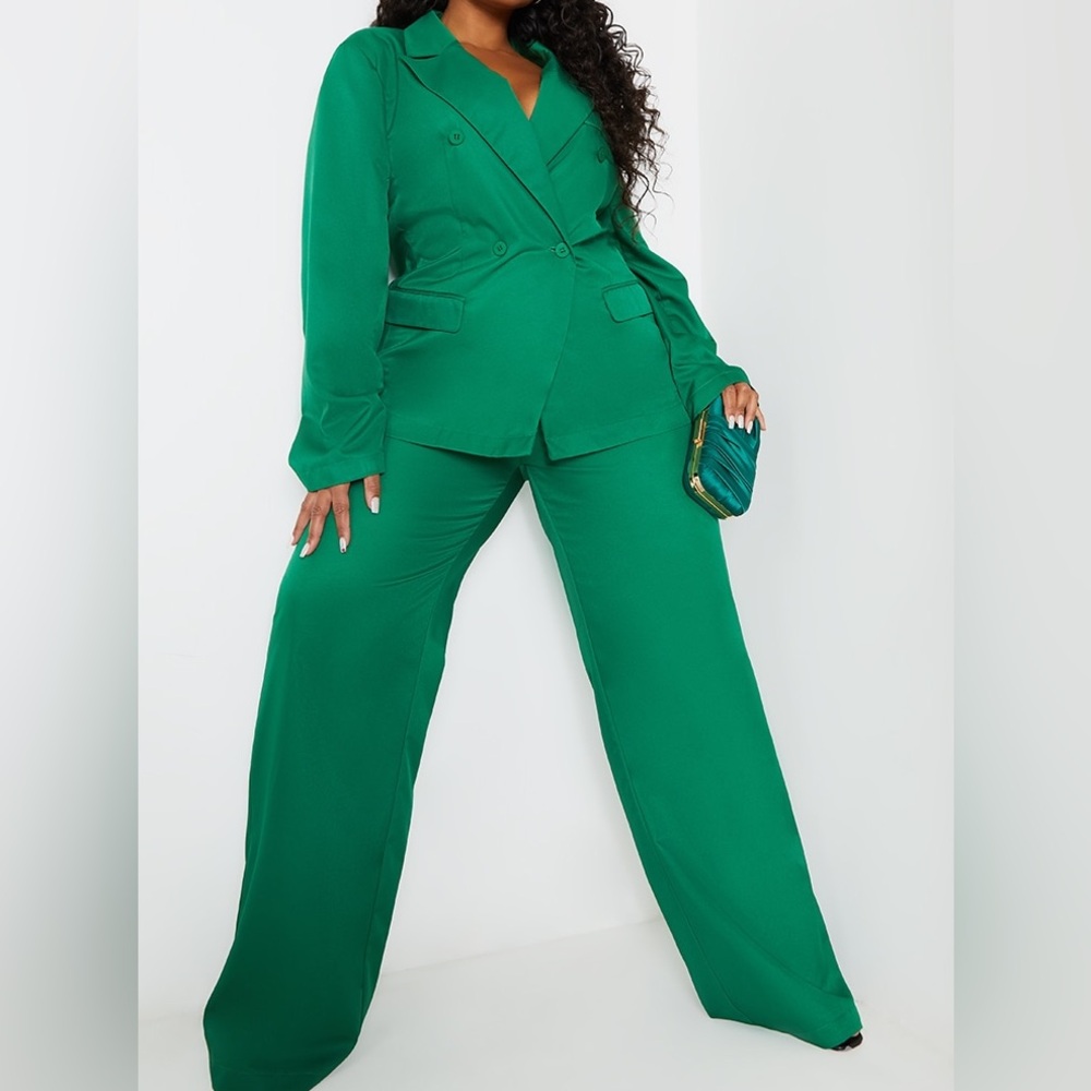 *New With Tags* Pretty Little Thing Kelly Green Double Breasted Suit